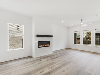 Ready Now! Feel like a Royal in our Elizabeth plan. Step into - photo 11