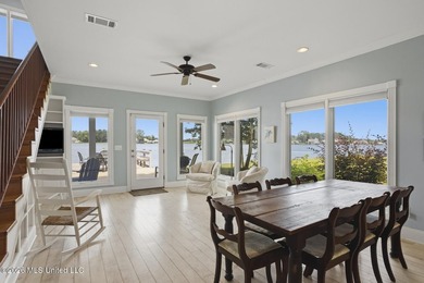Waterfront living at its best! Tucked away on a quiet cul-de-sac - photo 12