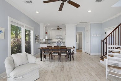 Waterfront living at its best! Tucked away on a quiet cul-de-sac - photo 15