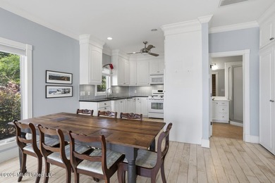 Waterfront living at its best! Tucked away on a quiet cul-de-sac - photo 16