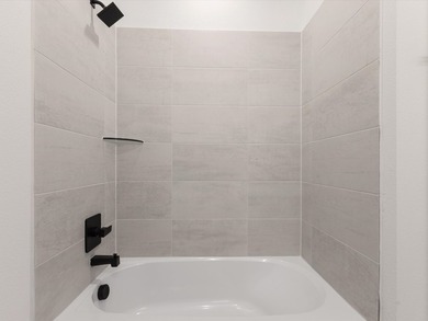 Ready Now! Feel like a Royal in our Elizabeth plan. Step into - photo 16
