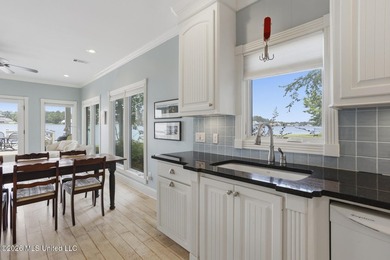 Waterfront living at its best! Tucked away on a quiet cul-de-sac - photo 19
