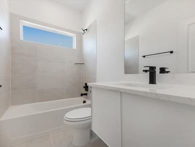 Ready Now! Feel like a Royal in our Elizabeth plan. Step into - photo 26
