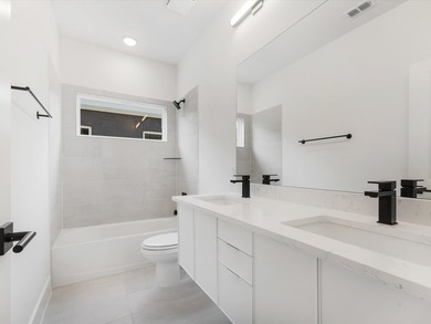 Ready Now! Feel like a Royal in our Elizabeth plan. Step into - photo 30