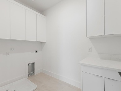 Ready Now! Feel like a Royal in our Elizabeth plan. Step into - photo 31