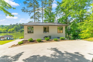 Welcome to your own private waterfront retreat! Built in 2022 - photo 2