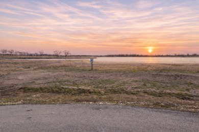 300+ feet of shoreline on Lake Halbert/Magnolia! - photo 2
