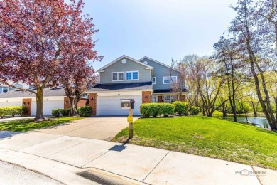 Lake Townhome/Townhouse Sale Pending in Northbrook, Illinois