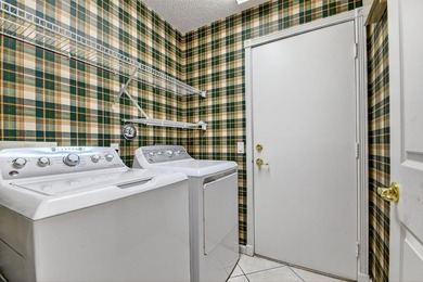 BEST BUY IN VALENCIA ISLES. 3 BEDROOMS OR 2 BEDROOMS AND A DEN - photo 31