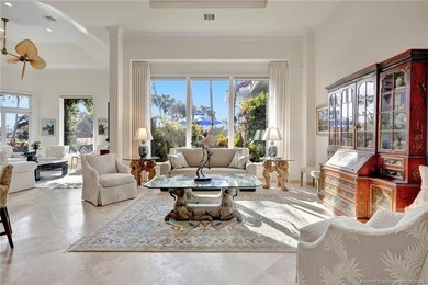 This elegant Sailfish Point estate is ideally positioned on the - photo 9