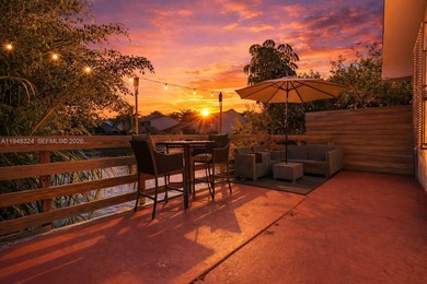 (private lake, pond, coastal) Townhome/Townhouse For Sale in Miami Florida