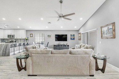 ENORMOUS GREAT ROOM! ONE OF A KIND OPEN FLOOR PLAN! LIKE NEW! - photo 7