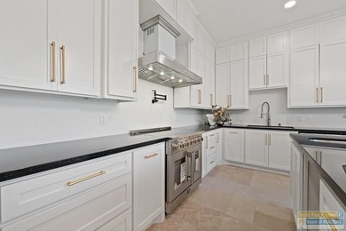 Incredible HOME with lake views on a golf course.Very desirable - photo 11