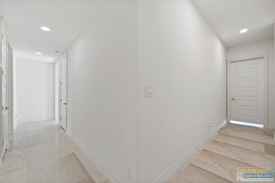 Incredible HOME with lake views on a golf course.Very desirable - photo 17