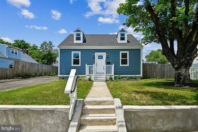 Welcome home to this thoughtfully redesigned home in Eastport - photo 1
