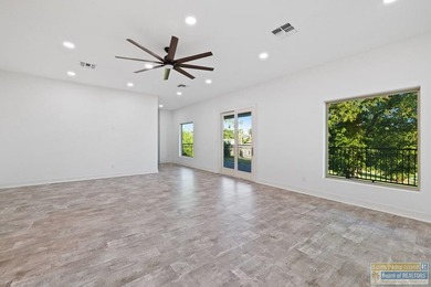 Incredible HOME with lake views on a golf course.Very desirable - photo 22