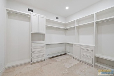 Incredible HOME with lake views on a golf course.Very desirable - photo 24