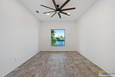 Incredible HOME with lake views on a golf course.Very desirable - photo 28