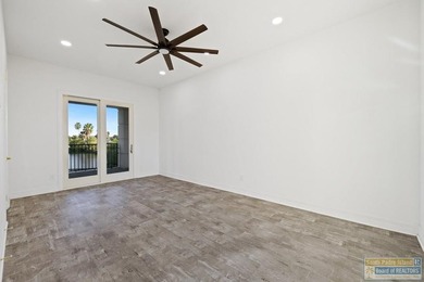 Incredible HOME with lake views on a golf course.Very desirable - photo 29