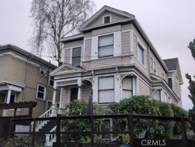 Victorian era multifamily in Oakland, CA. This multifamily is - photo 1