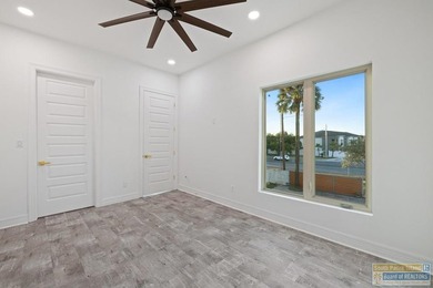 Incredible HOME with lake views on a golf course.Very desirable - photo 42