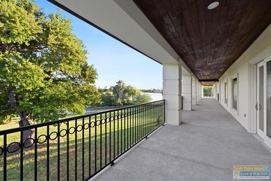 Incredible HOME with lake views on a golf course.Very desirable - photo 46