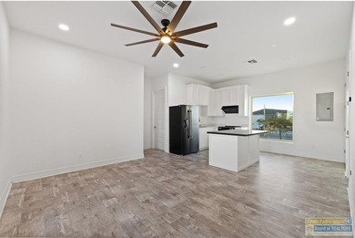 Incredible HOME with lake views on a golf course.Very desirable - photo 47