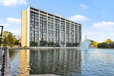 (private lake, pond, creek) Condo For Sale in Lombard Illinois
