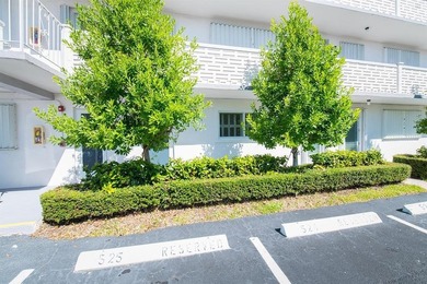 Experience the South Florida lifestyle in this tastefully - photo 4