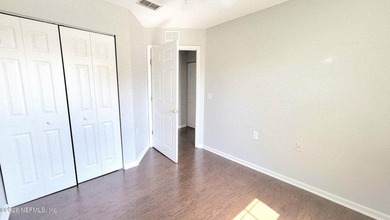 3 Bedroom, 2 Bath Townhome - Great Location & Value! Don't miss - photo 8