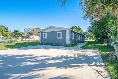 This stunning duplex in Fort Pierce has been fully renovated - photo 1