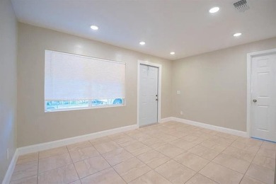 This stunning duplex in Fort Pierce has been fully renovated - photo 3