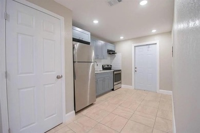 This stunning duplex in Fort Pierce has been fully renovated - photo 6