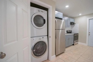 This stunning duplex in Fort Pierce has been fully renovated - photo 7