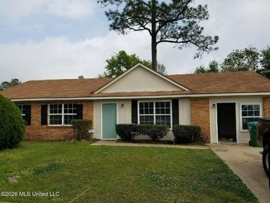 Fresh paint and new flooring and blinds showcase this 4 bedroom - photo 1