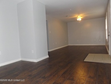 Fresh paint and new flooring and blinds showcase this 4 bedroom - photo 3