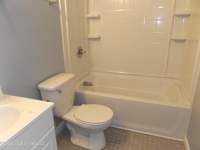 Fresh paint and new flooring and blinds showcase this 4 bedroom - photo 8