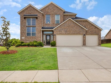 Welcome to this spacious and well-appointed home in Oak Point - photo 2