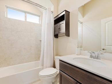 Welcome to this spacious and well-appointed home in Oak Point - photo 5