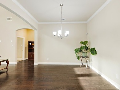 Welcome to this spacious and well-appointed home in Oak Point - photo 6