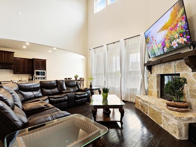Welcome to this spacious and well-appointed home in Oak Point - photo 7