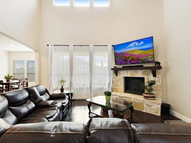 Welcome to this spacious and well-appointed home in Oak Point - photo 8
