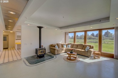 Ilwaco 3,600 sq ft custom house & garage, city water & sewer - photo 11