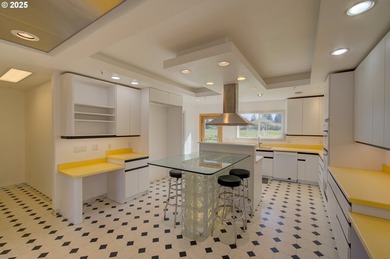 Ilwaco 3,600 sq ft custom house & garage, city water & sewer - photo 13