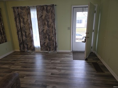 Charming Tri-Level Home with Immediate Possession! Welcome to