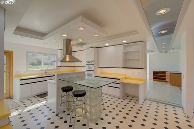 Ilwaco 3,600 sq ft custom house & garage, city water & sewer - photo 14
