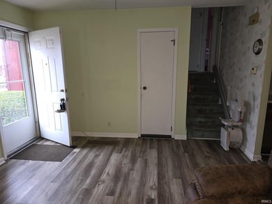 Charming Tri-Level Home with Immediate Possession! Welcome to