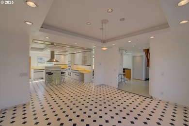 Ilwaco 3,600 sq ft custom house & garage, city water & sewer - photo 15