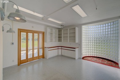Ilwaco 3,600 sq ft custom house & garage, city water & sewer - photo 17