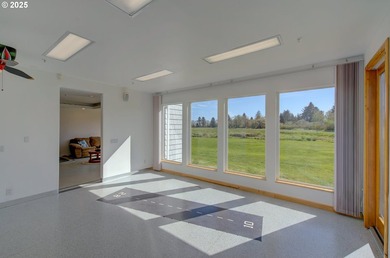 Ilwaco 3,600 sq ft custom house & garage, city water & sewer - photo 18